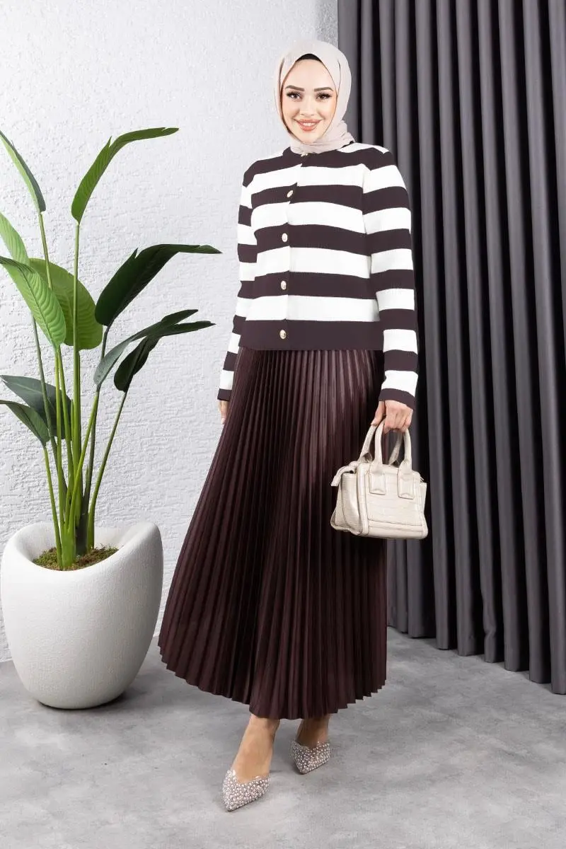 Leather Look Pleated Skirt-detail