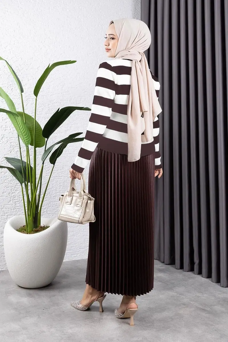 Leather Look Pleated Skirt-detail