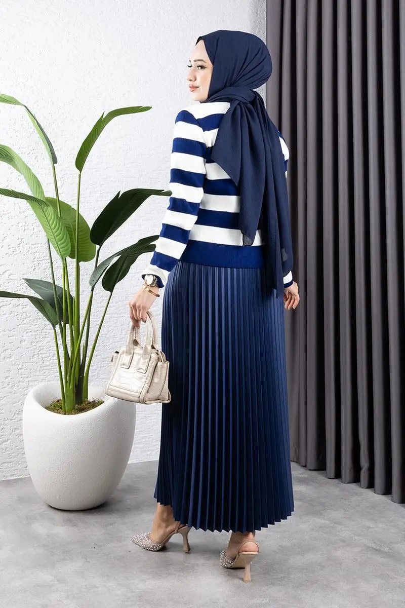 Leather Look Pleated Skirt-detail