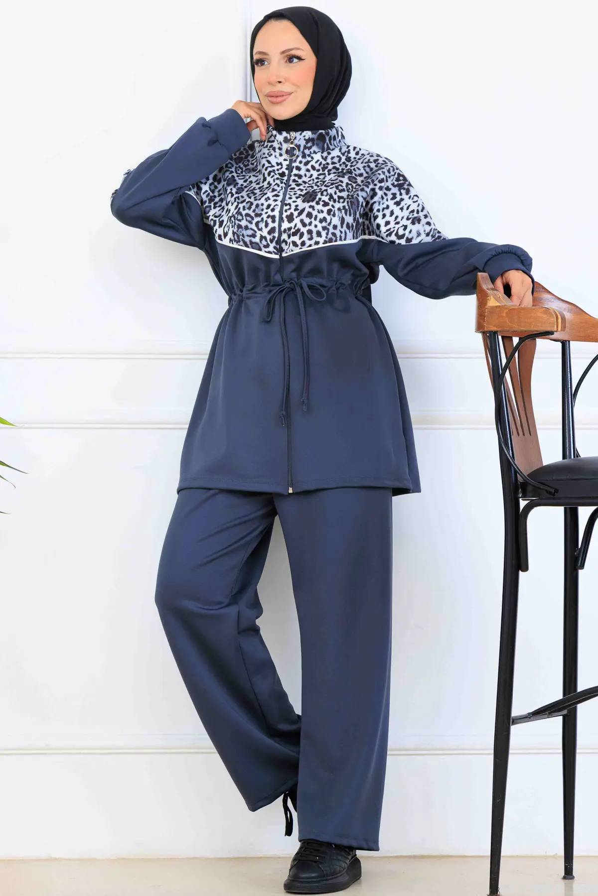 Leopard Patterned Scuba Two Piece Suit-detail