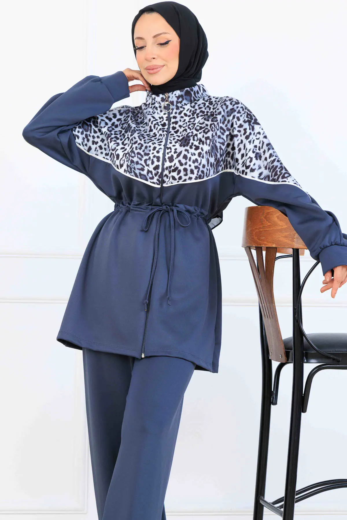 Leopard Patterned Scuba Two Piece Suit-detail