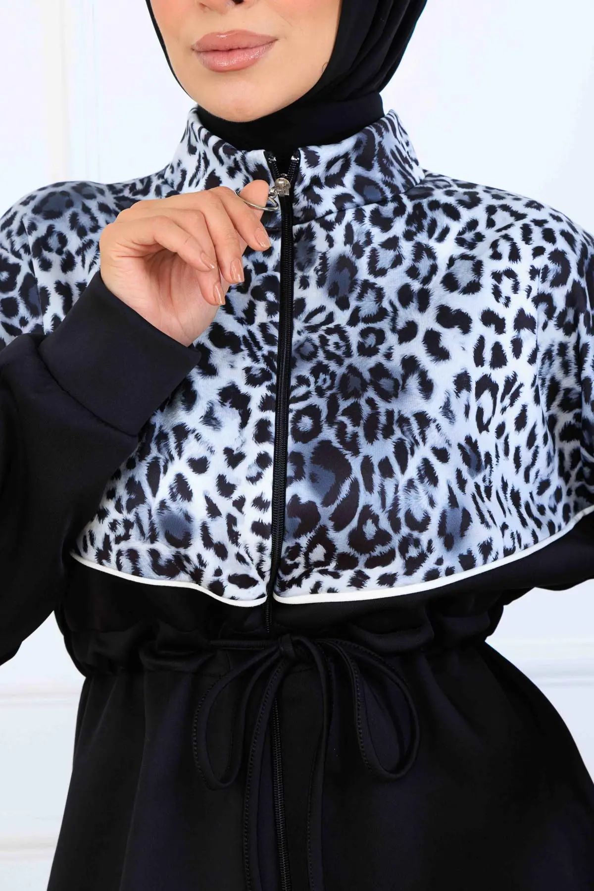 Leopard Patterned Scuba Two Piece Suit-detail