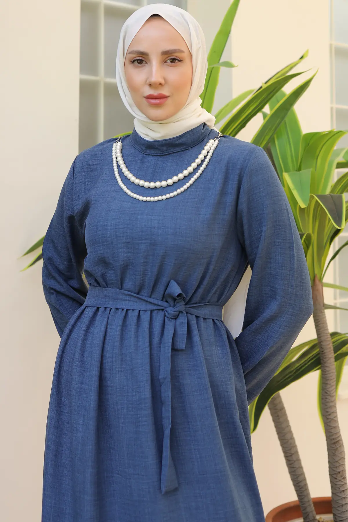 Linen Dress With Pearl Necklace-detail