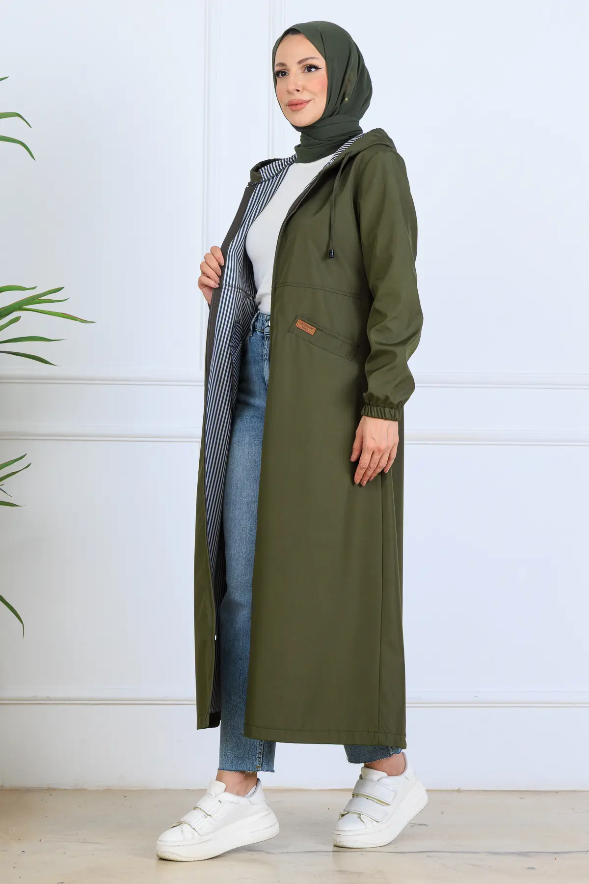 Long Coat With Patterned Interior-detail