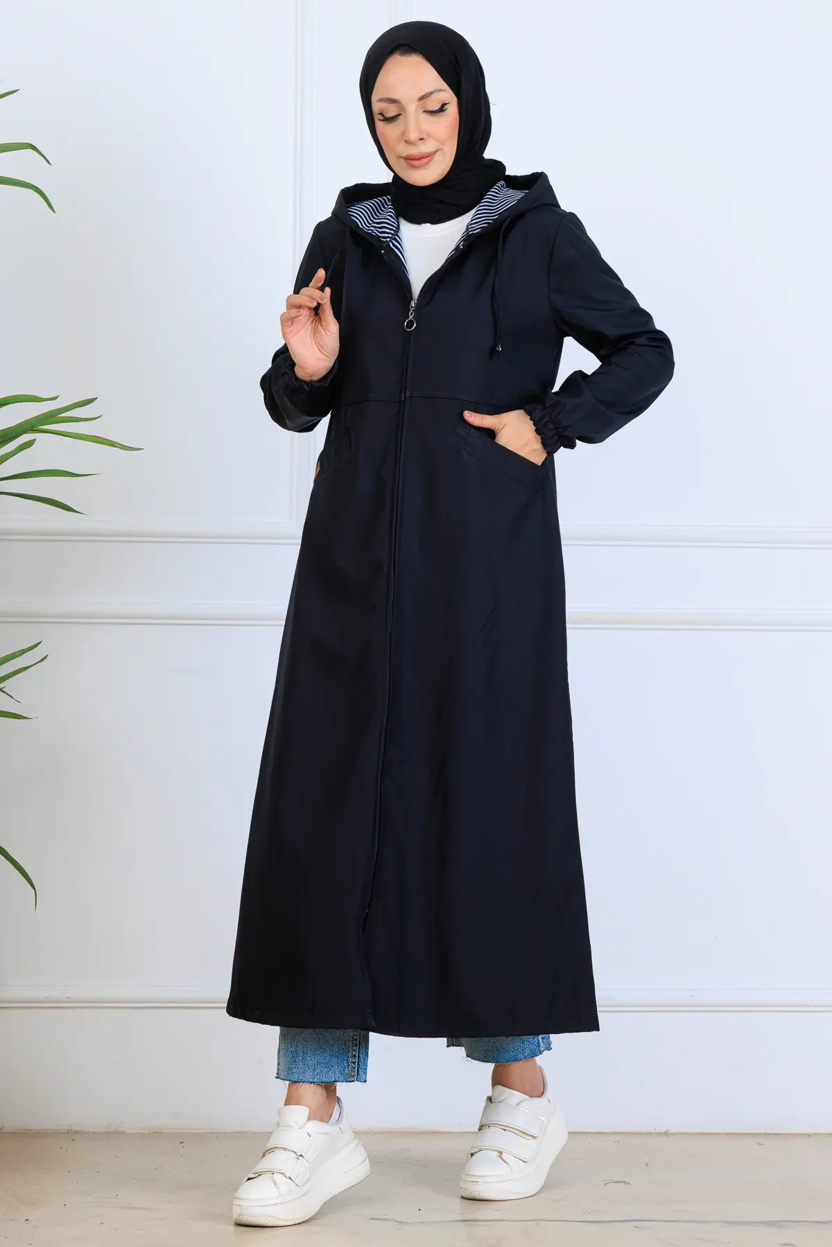 Long Coat With Patterned Interior-detail