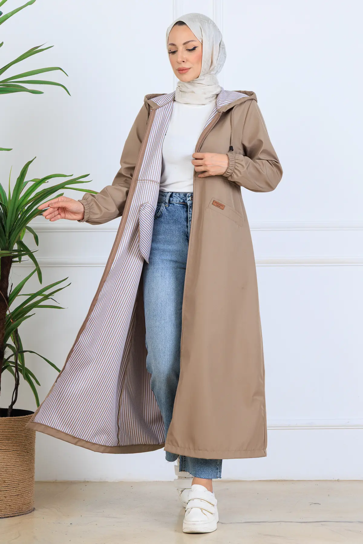 Long Coat With Patterned Interior-detail