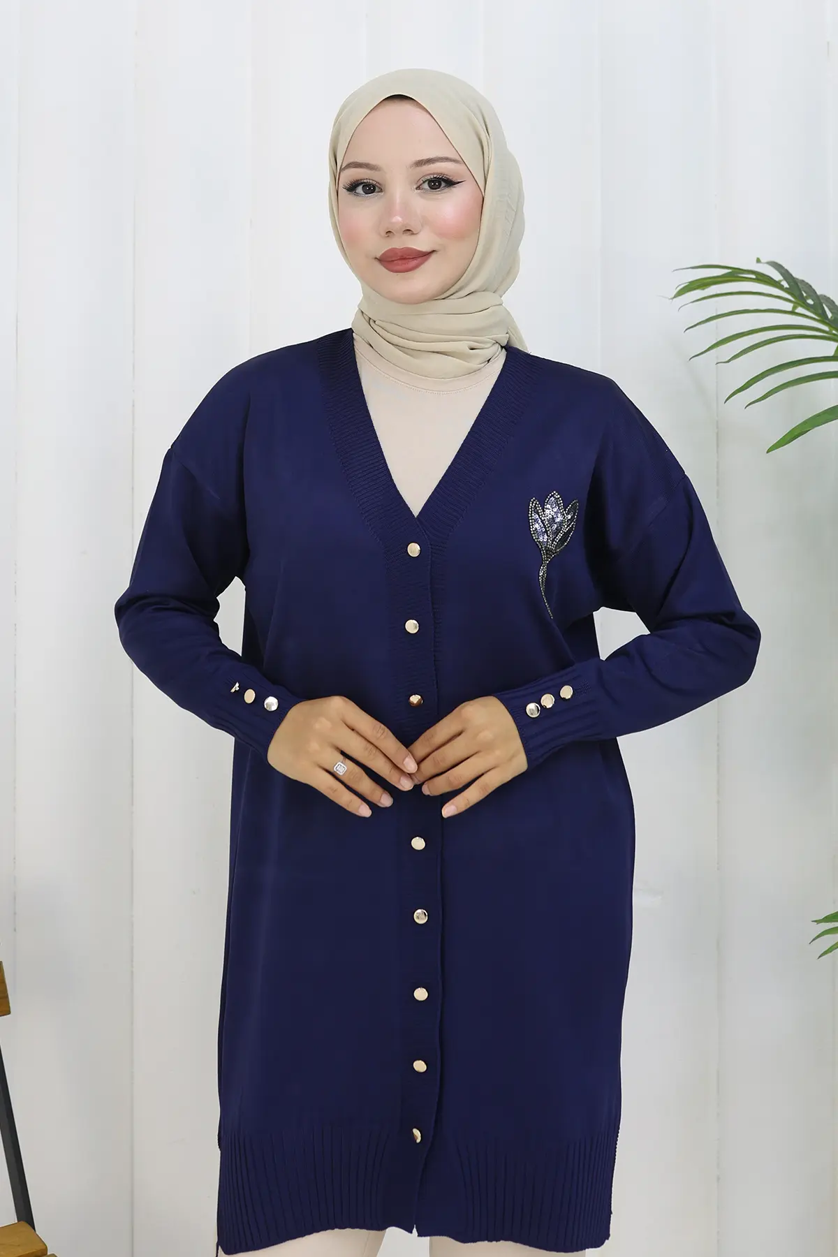 Long Mercerized Cardigan With Collar Detail-detail