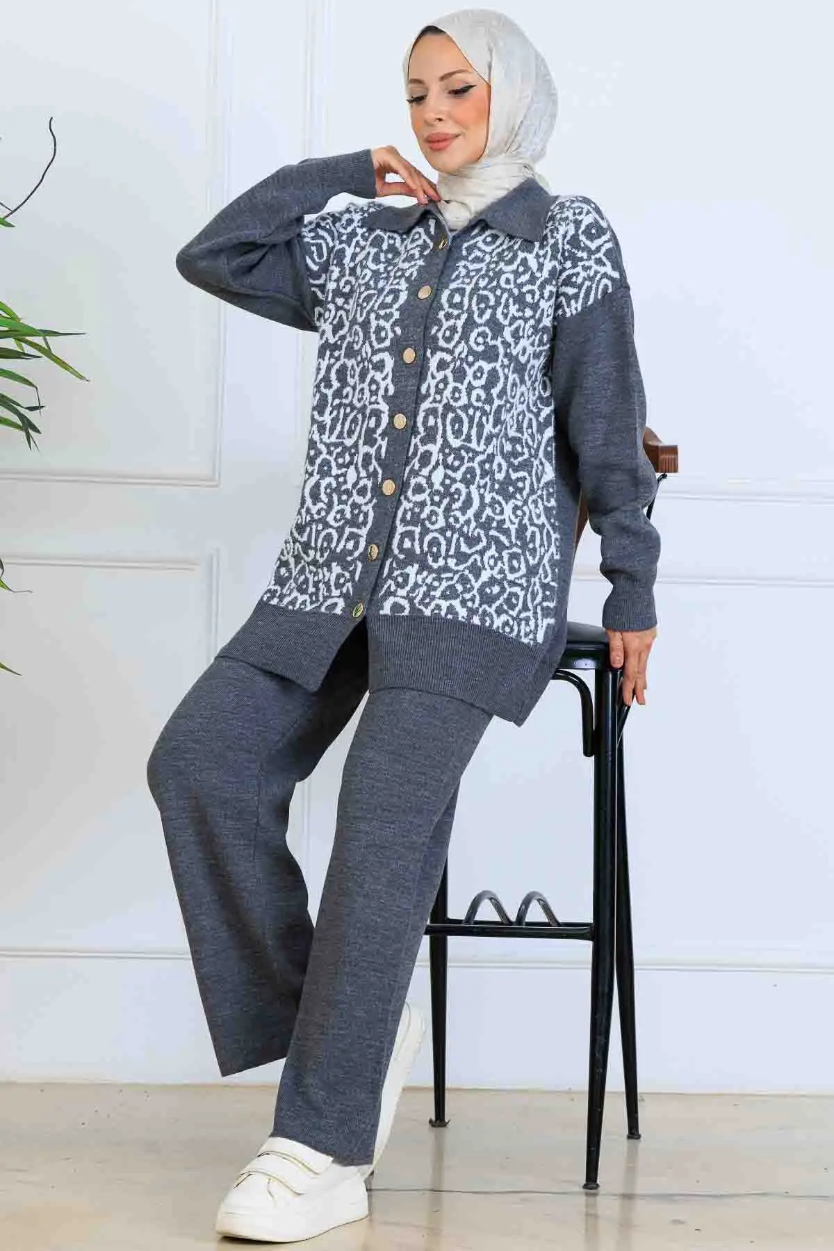 Patterned Button Detailed Knitwear Suit-detail