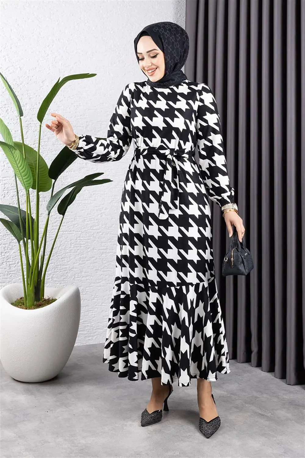 Patterned Dress With Flounce Skirt-detail