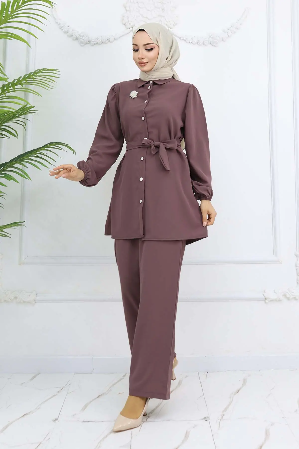 Pearl Brooch Belted Two Piece Suit-detail