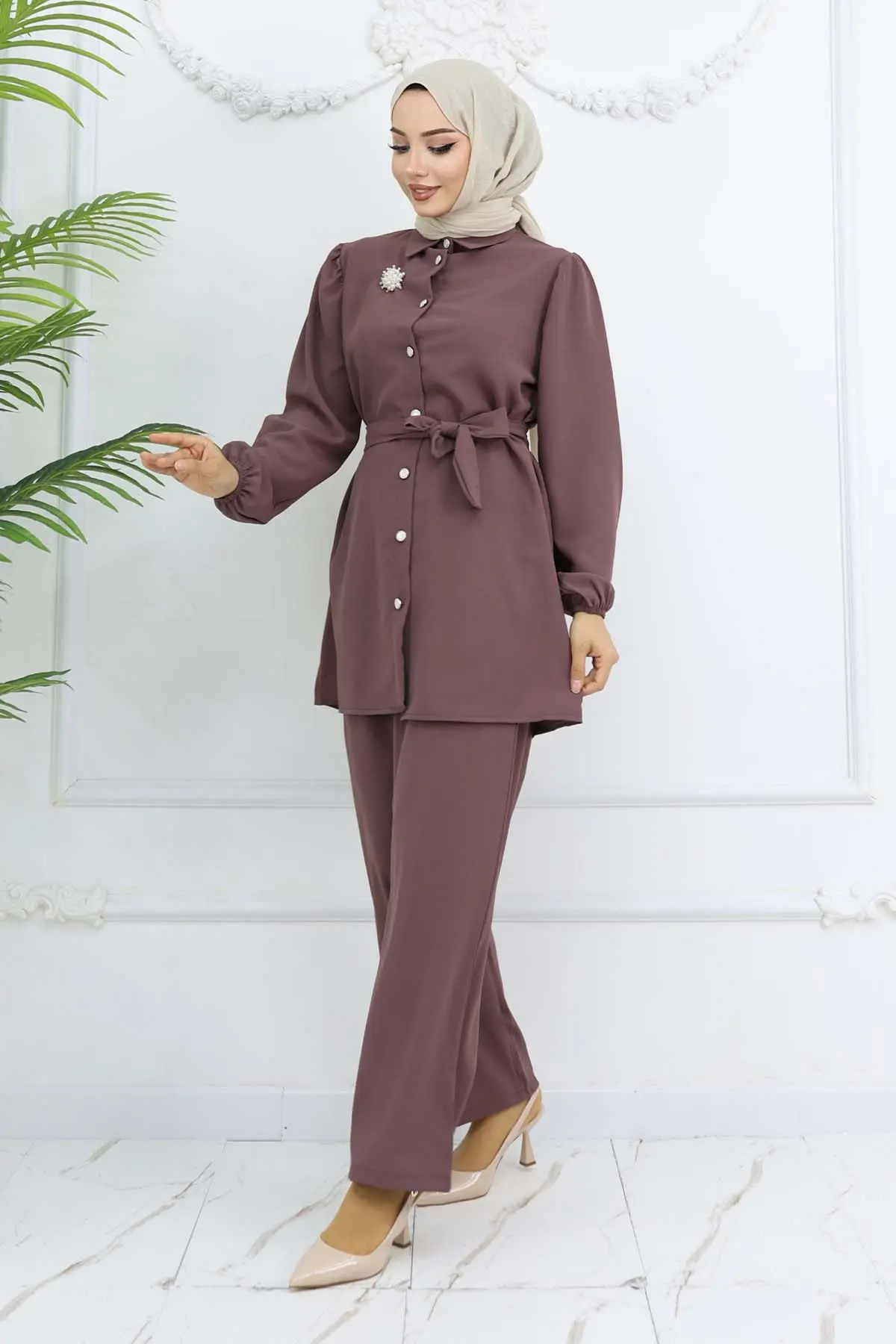 Pearl Brooch Belted Two Piece Suit-detail