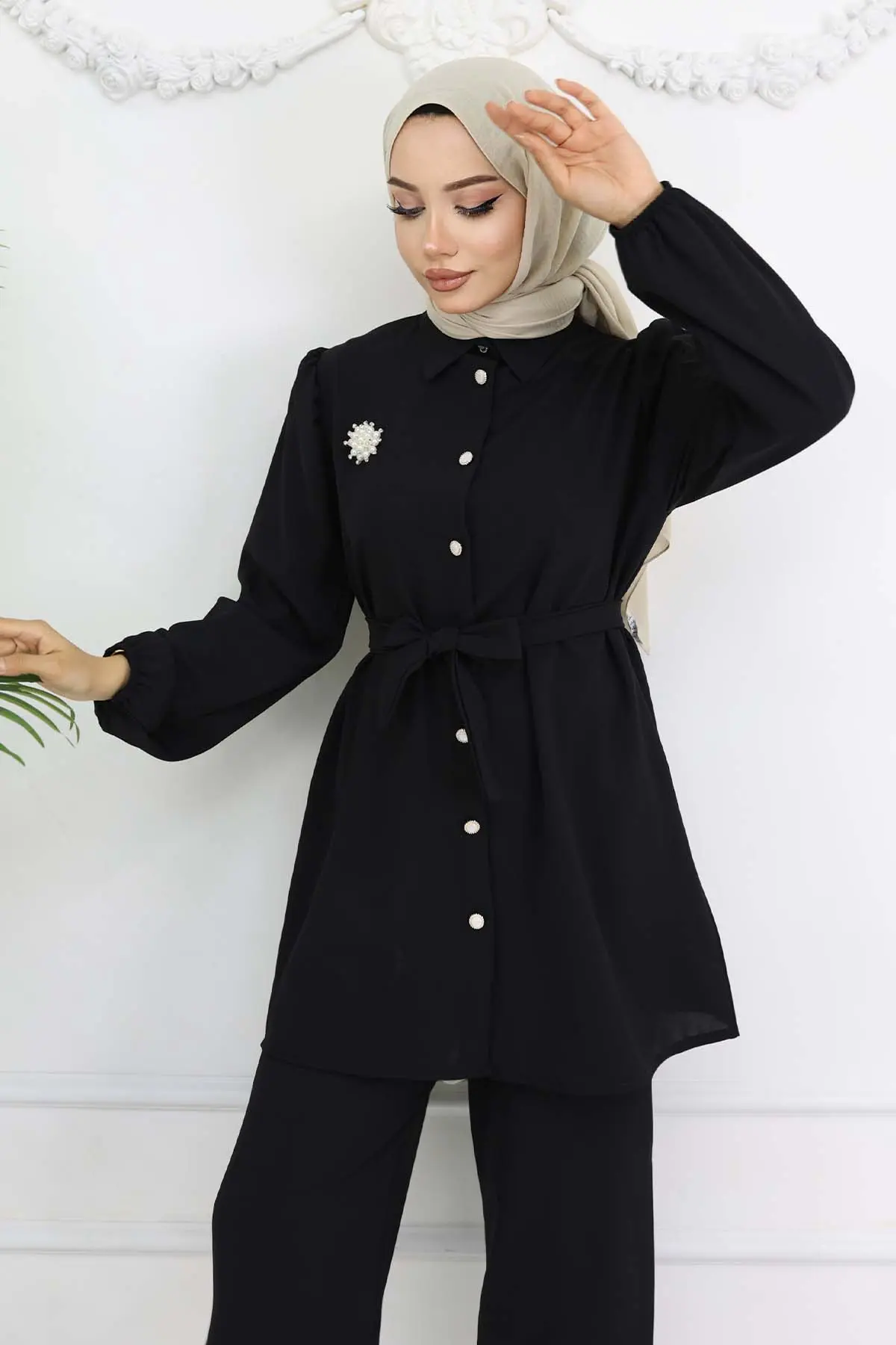 Pearl Brooch Belted Two Piece Suit-detail