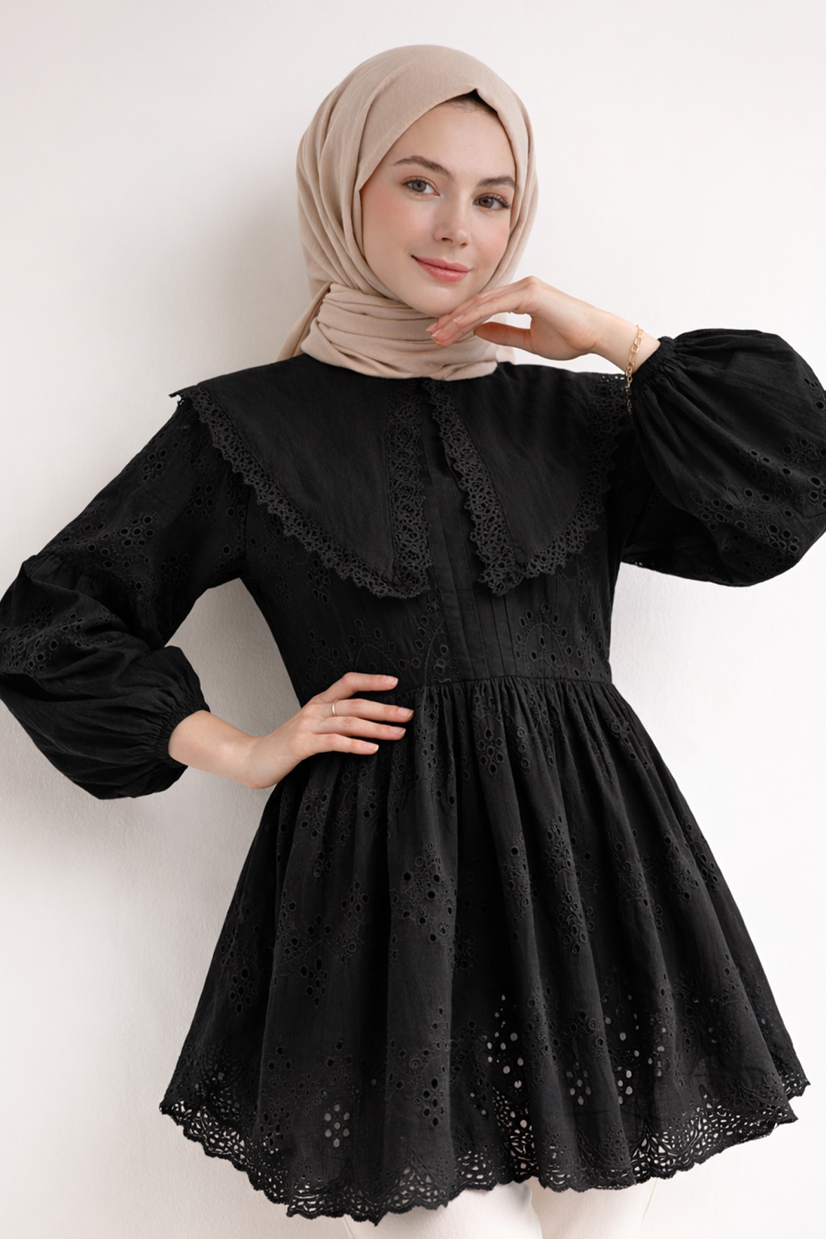 Peter Pan Collar Lace Tunic