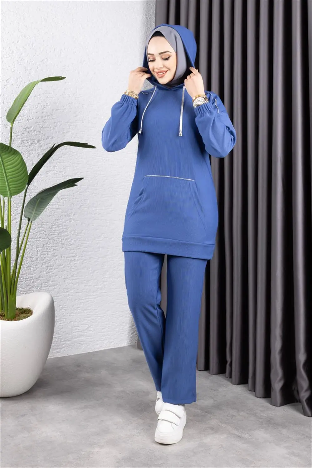 Pile Hooded Sports Suit-detail