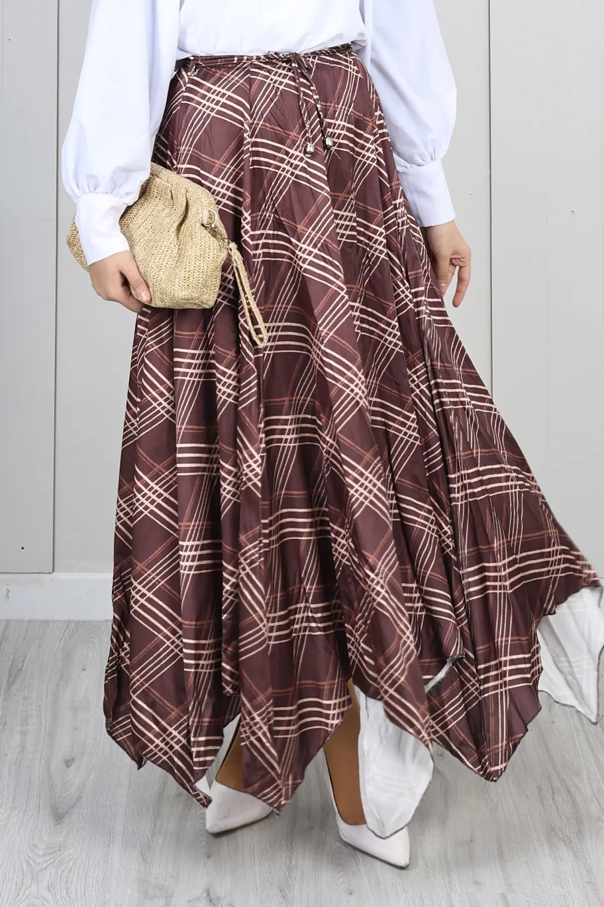 Plaid Asymmetric Skirt-detail