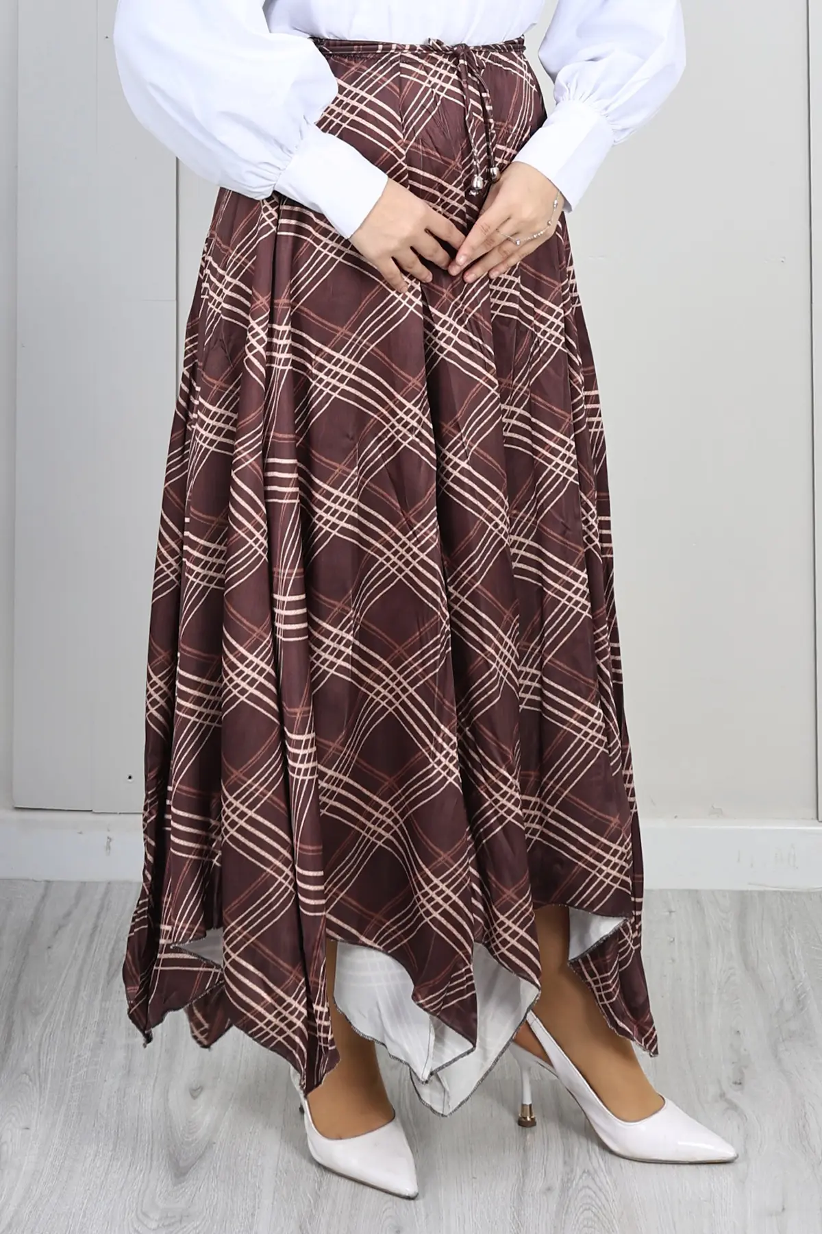 Plaid Asymmetric Skirt-detail