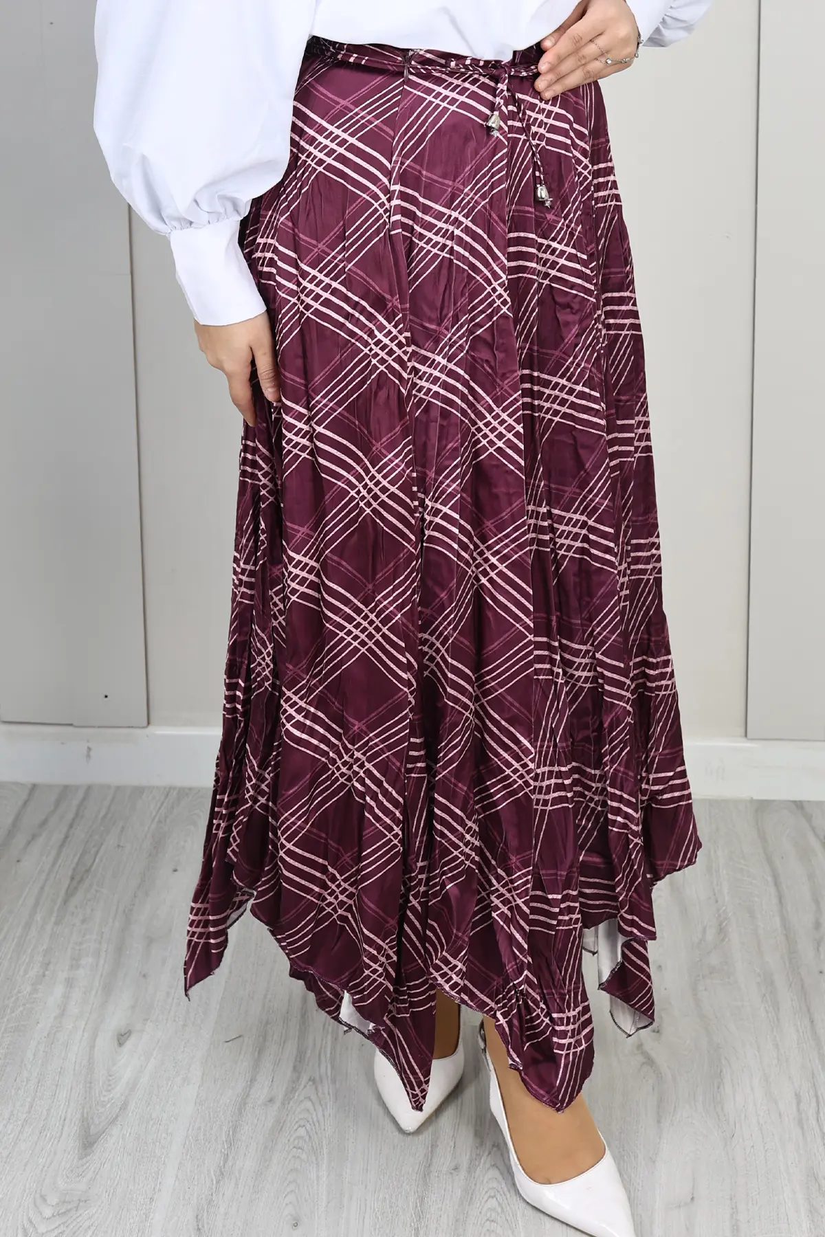 Plaid Asymmetric Skirt-detail