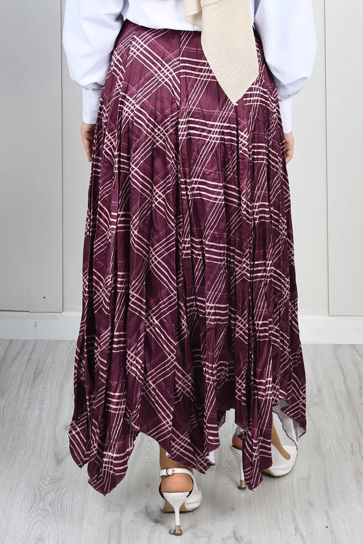 Plaid Asymmetric Skirt-detail
