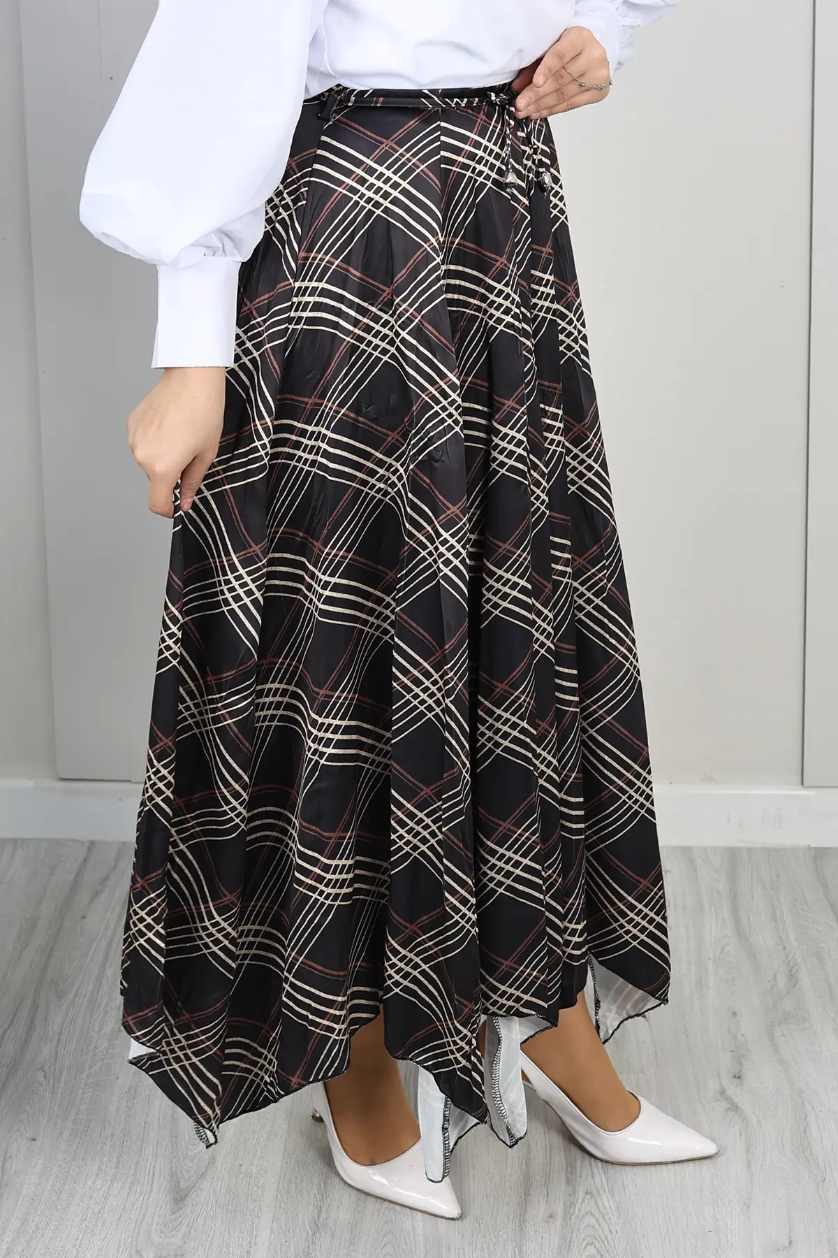 Plaid Asymmetric Skirt-detail