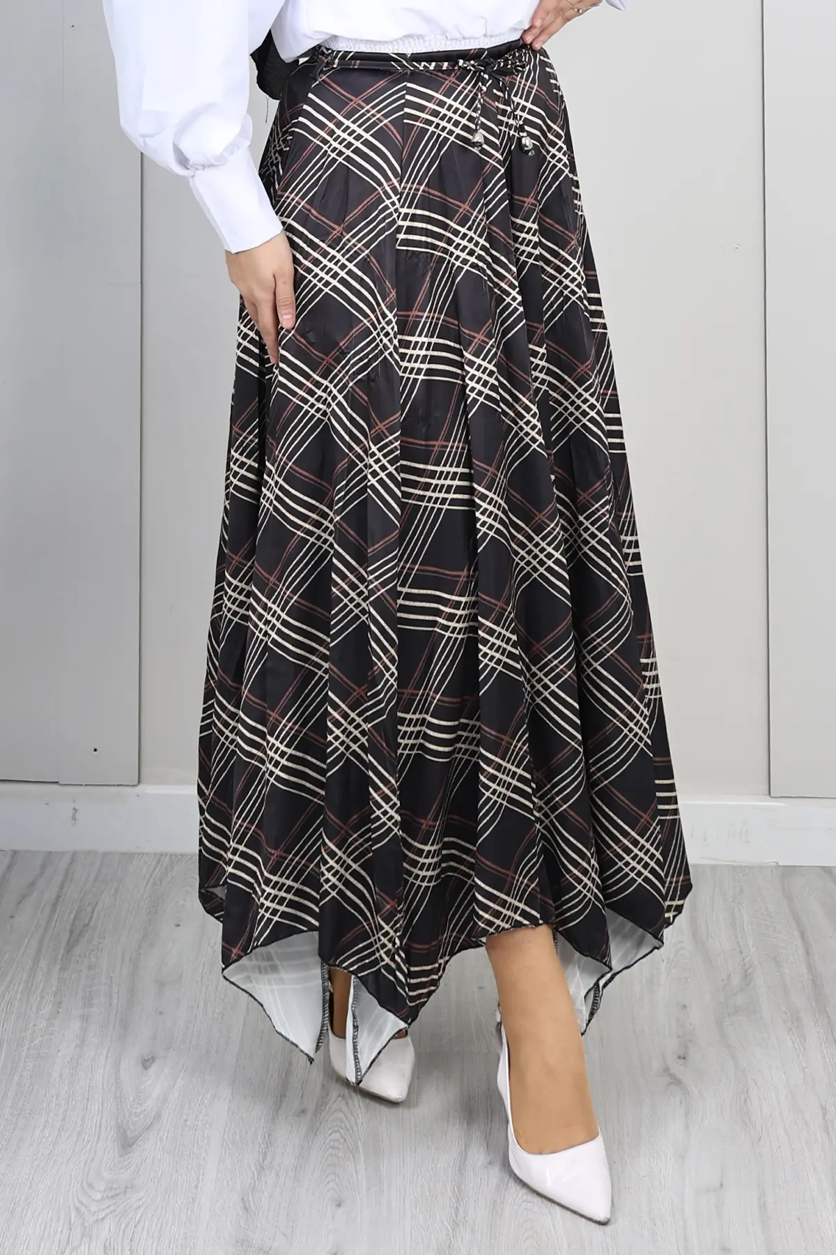 Plaid Asymmetric Skirt-detail
