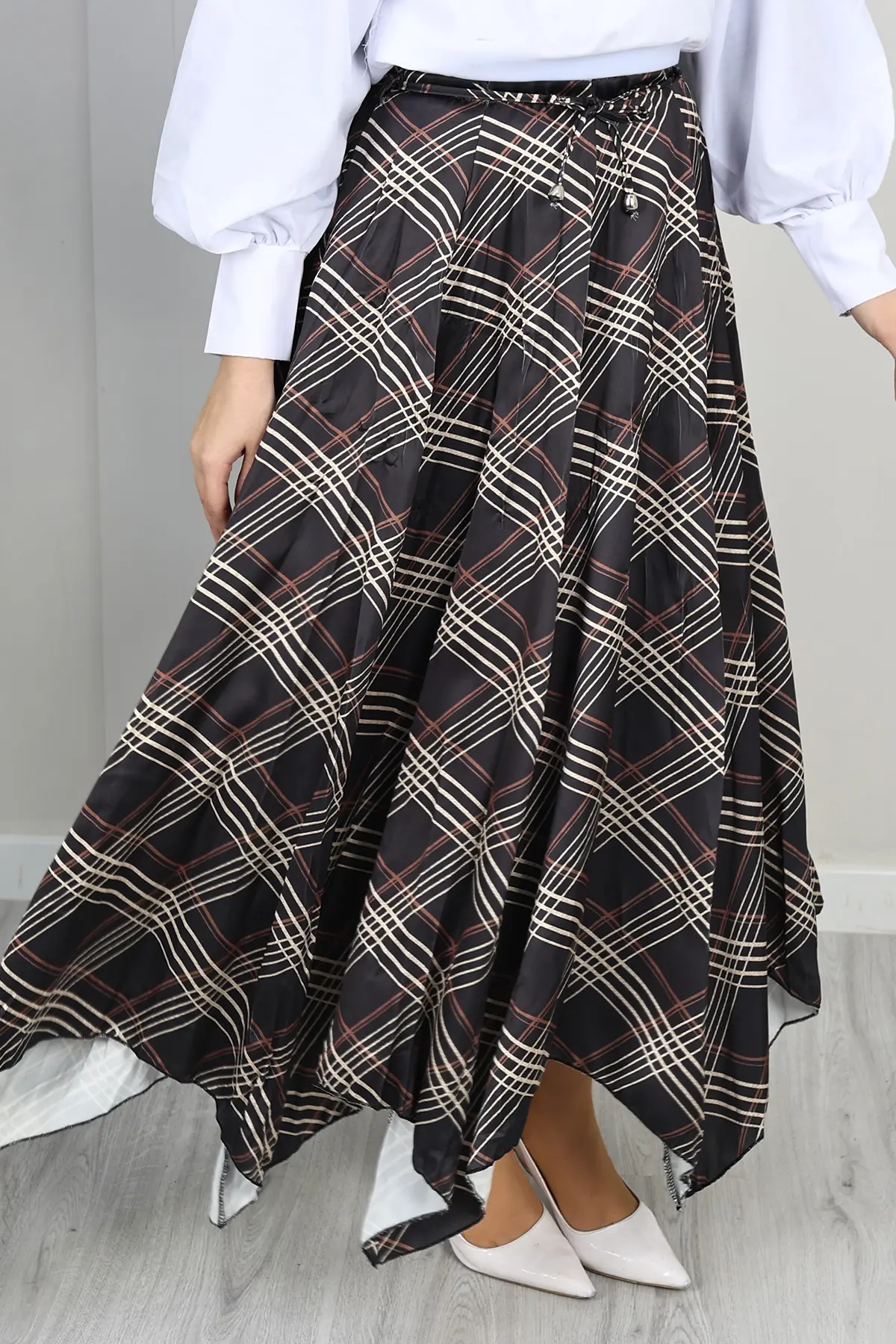 Plaid Asymmetric Skirt-detail