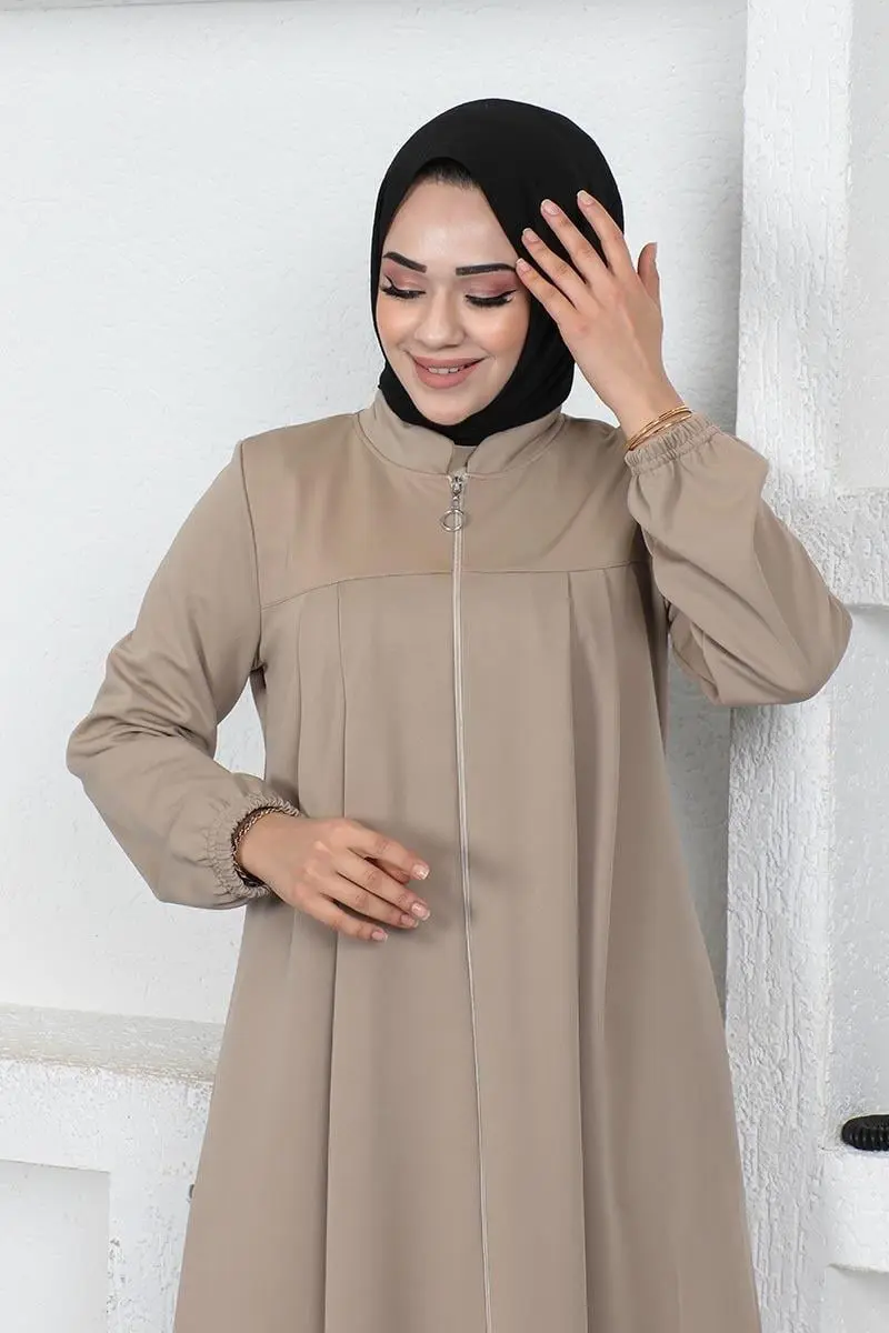 Pleated Abaya With Gathered Sleeves-detail