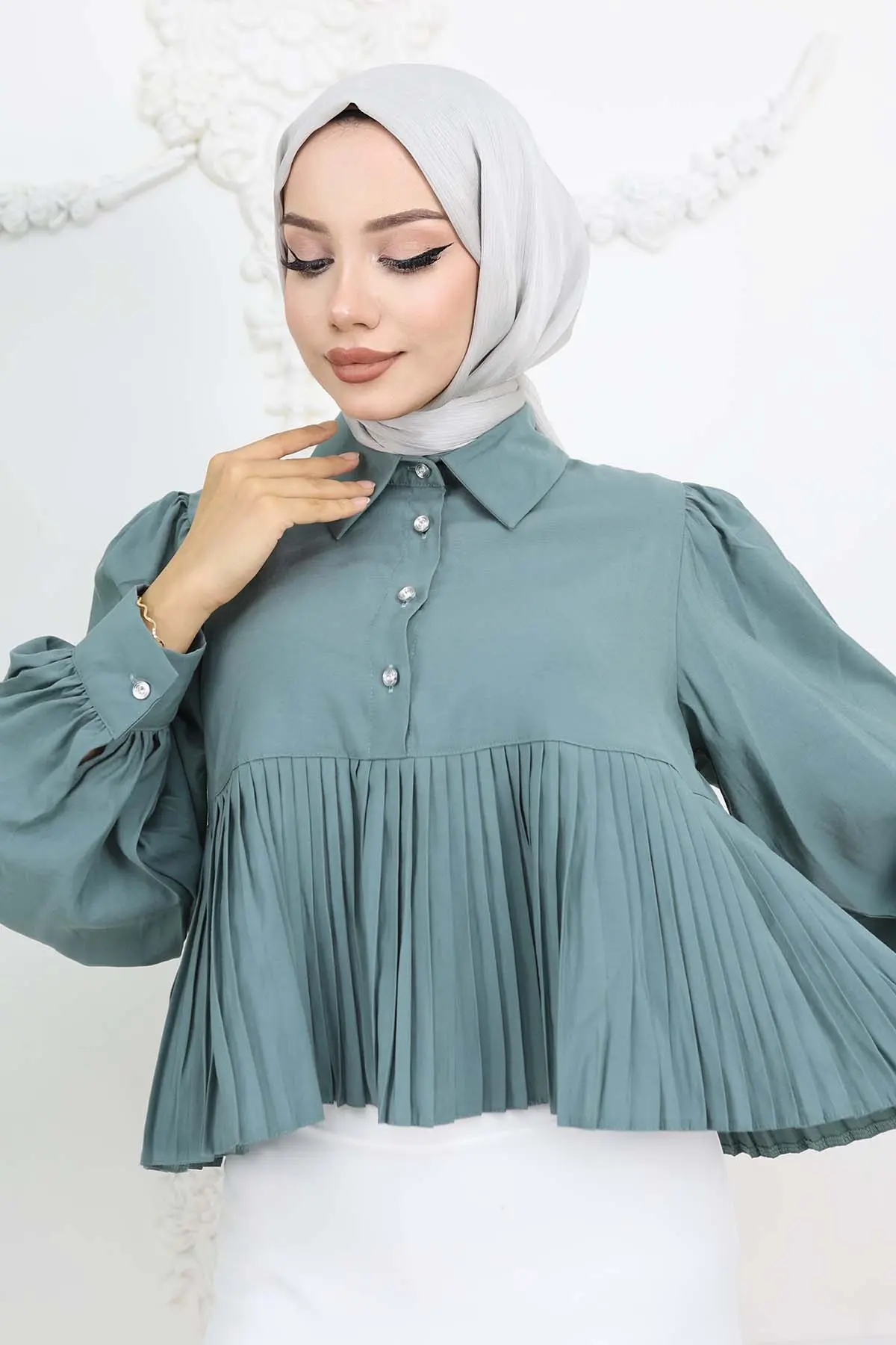 Pleated Short Shirt-detail