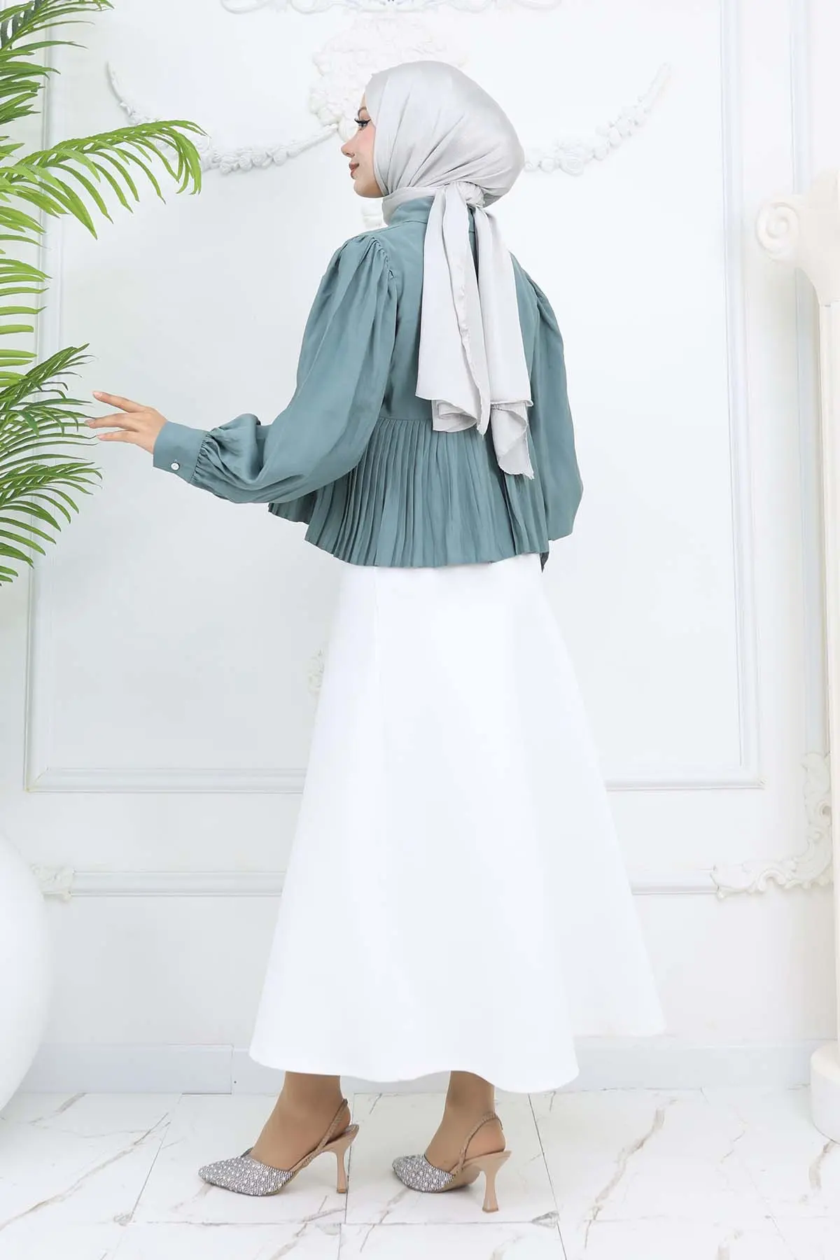 Pleated Short Shirt-detail