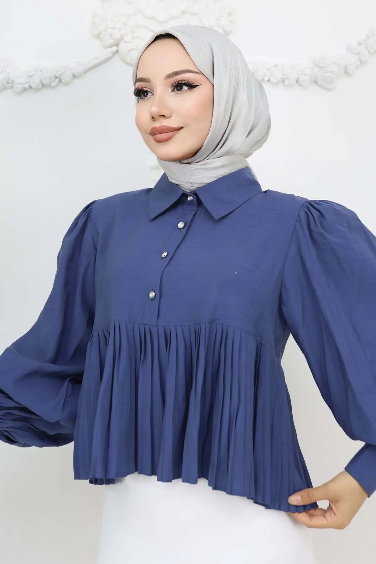 Pleated Short Shirt-detail