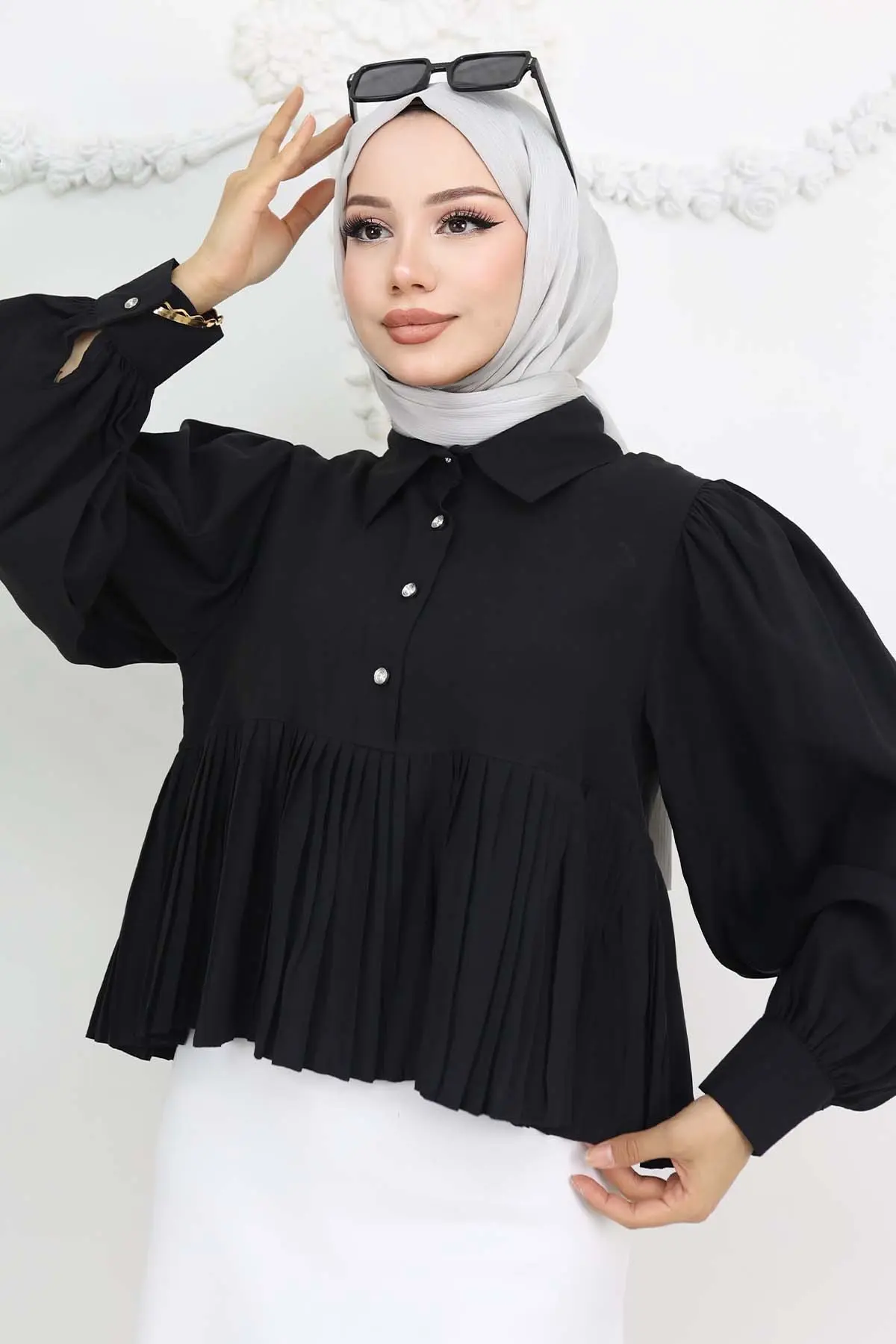 Pleated Short Shirt-detail