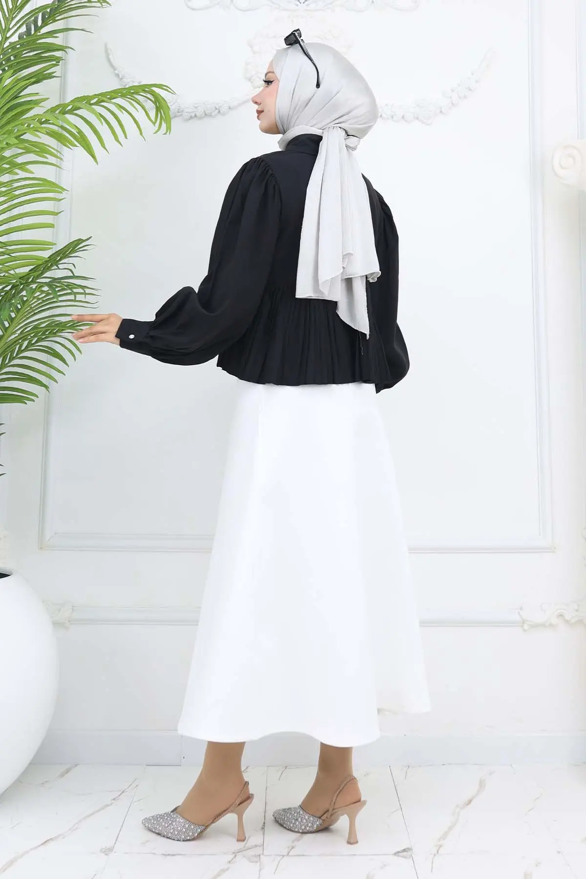 Pleated Short Shirt-detail