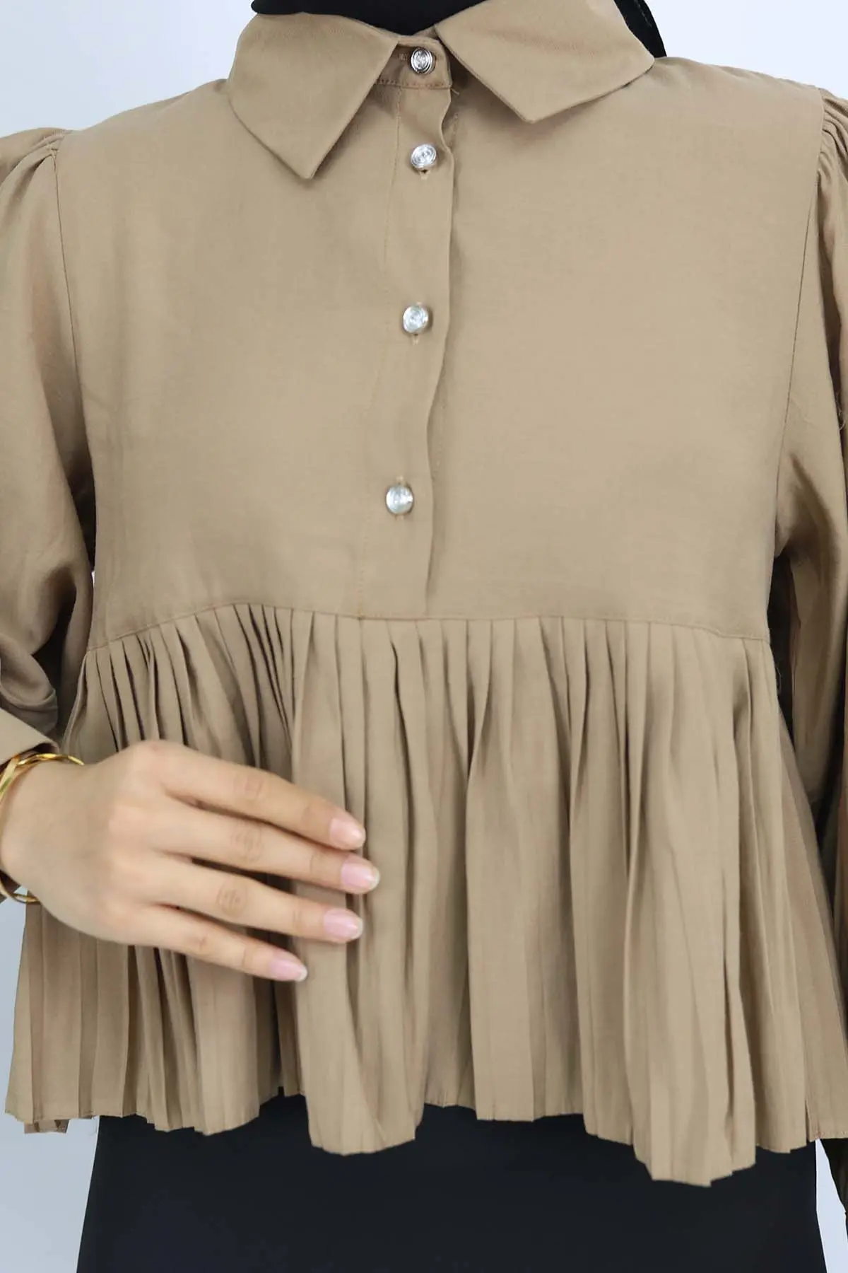 Pleated Short Shirt-detail