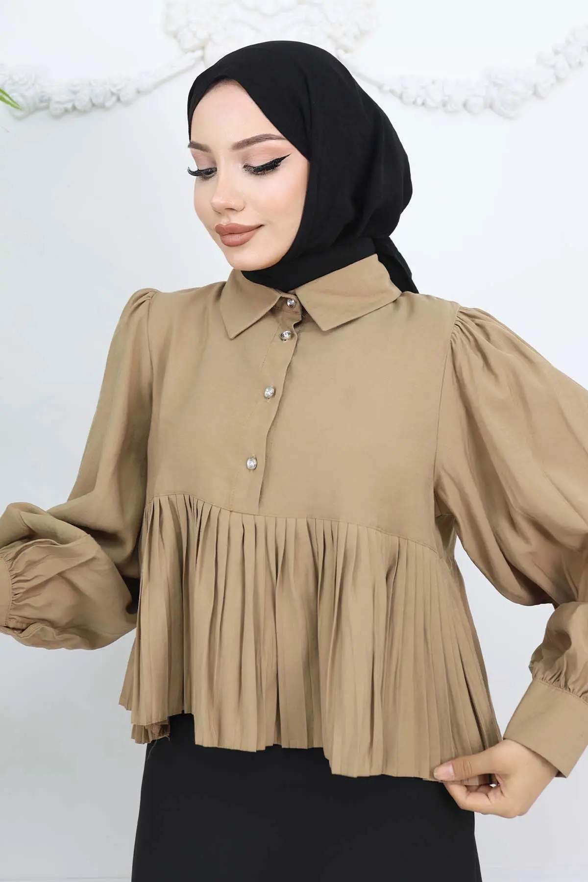 Pleated Short Shirt-detail