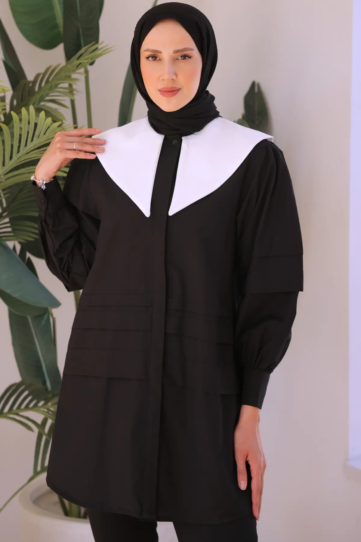 Pointed Collar Shirt-detail