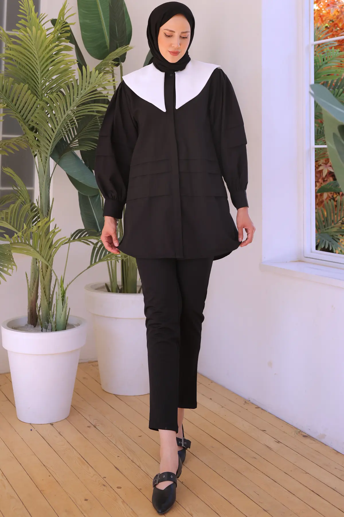 Pointed Collar Shirt-detail