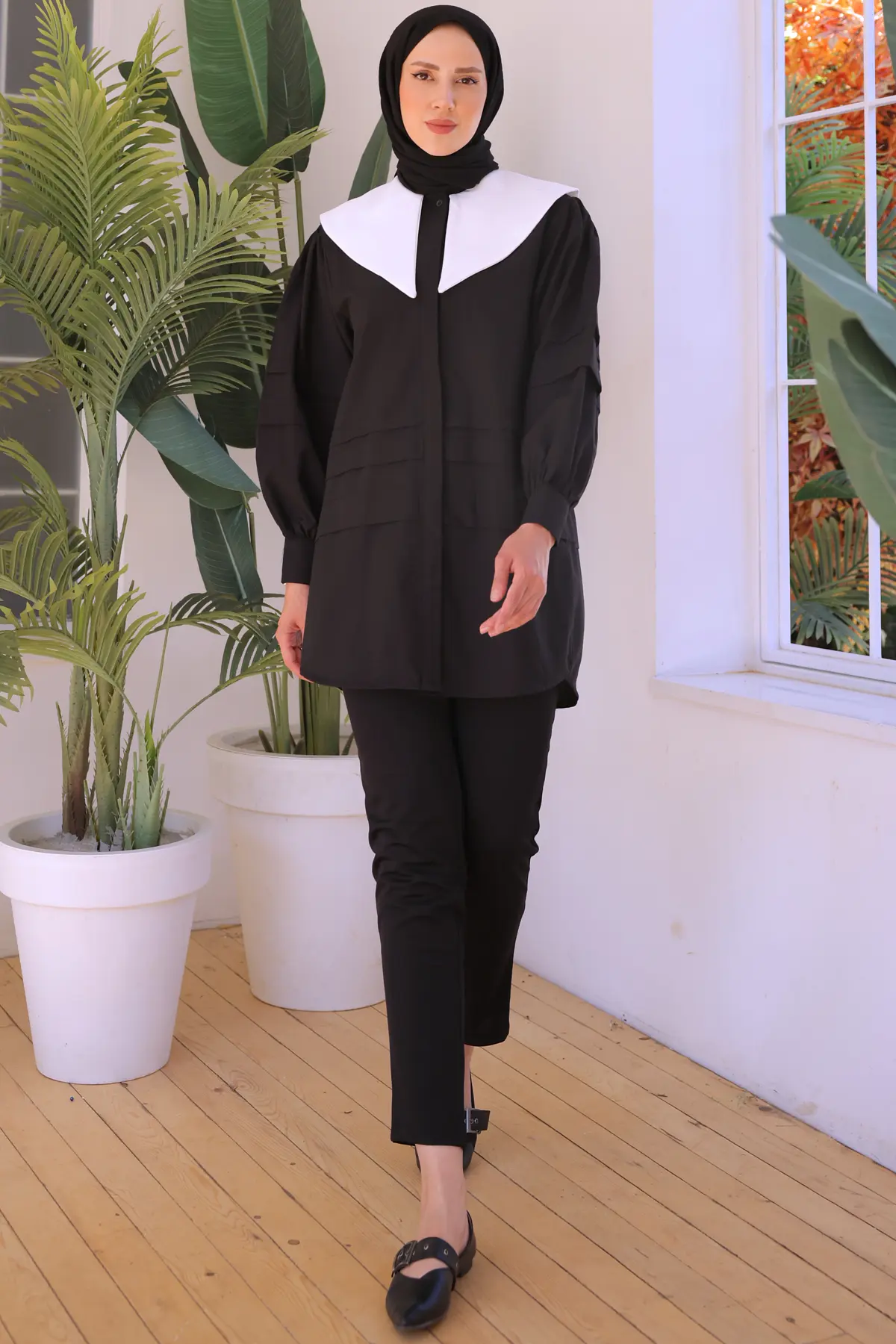 Pointed Collar Shirt-detail