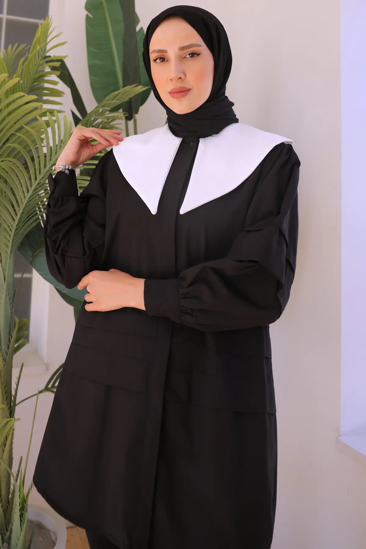 Pointed Collar Shirt-detail