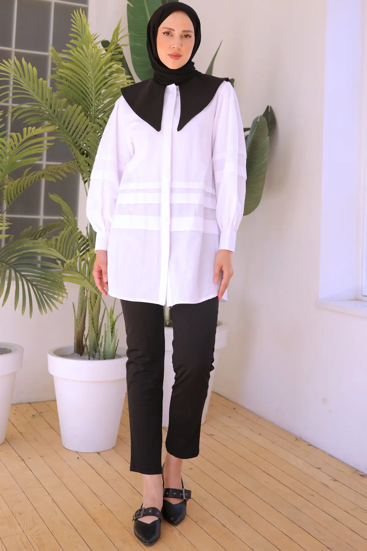 Pointed Collar Shirt-detail