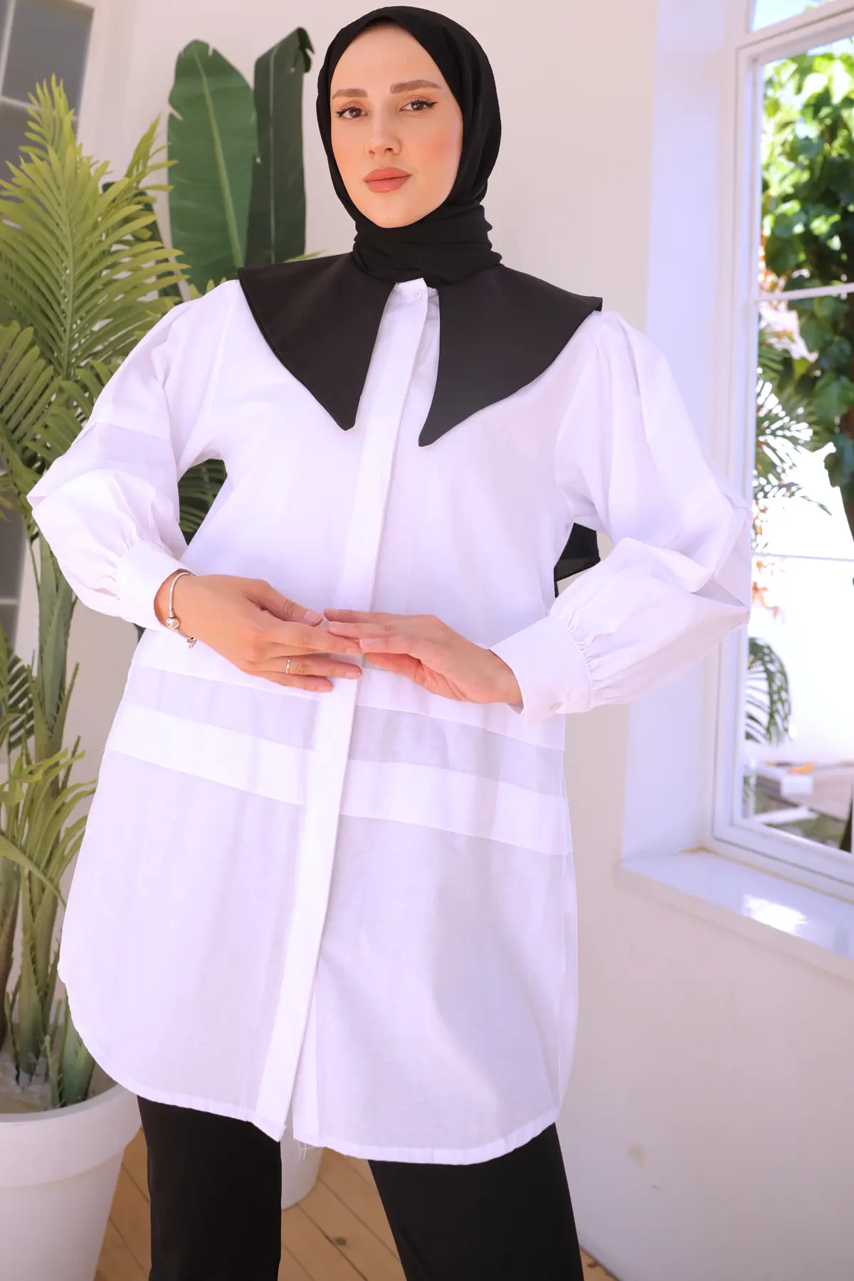 Pointed Collar Shirt-detail