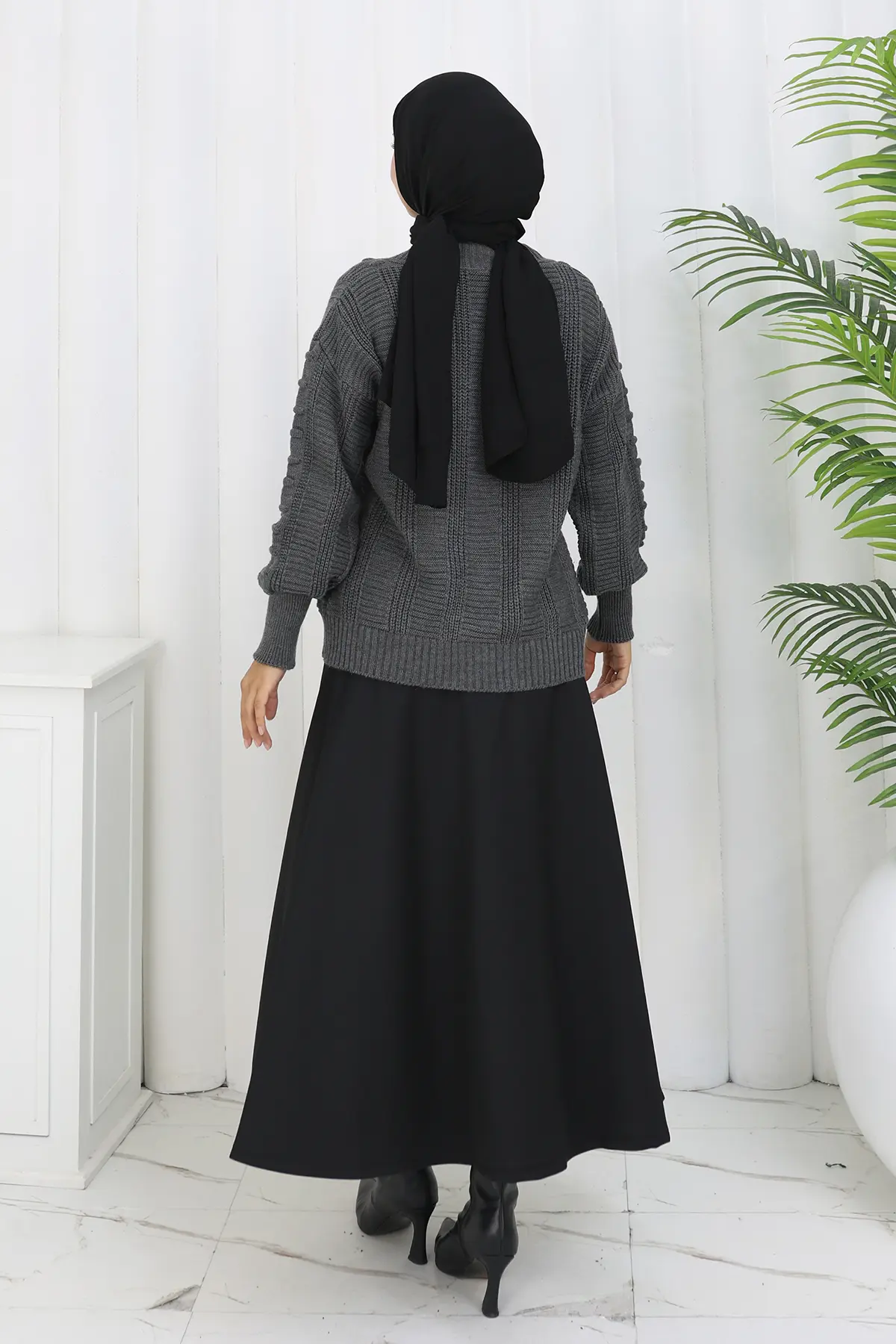 Pompom Knitted Cardigan-detail