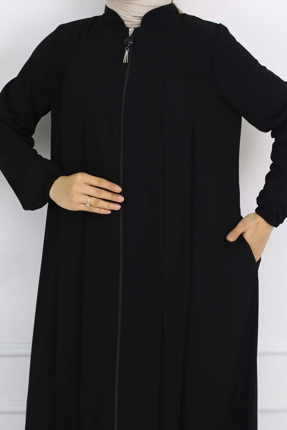 Robed Pleated Abaya-detail