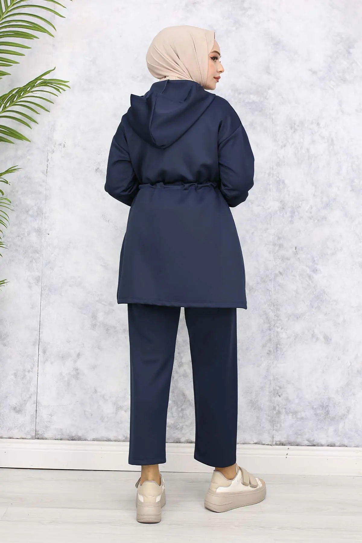 Scuba Double Suit With Collar Detail-detail