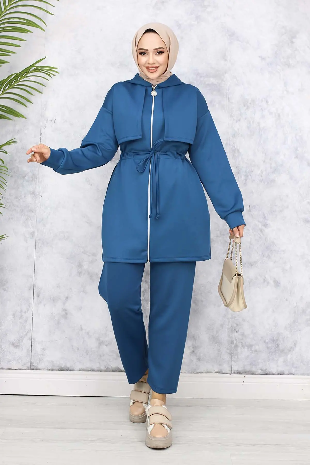 Scuba Double Suit With Collar Detail-detail