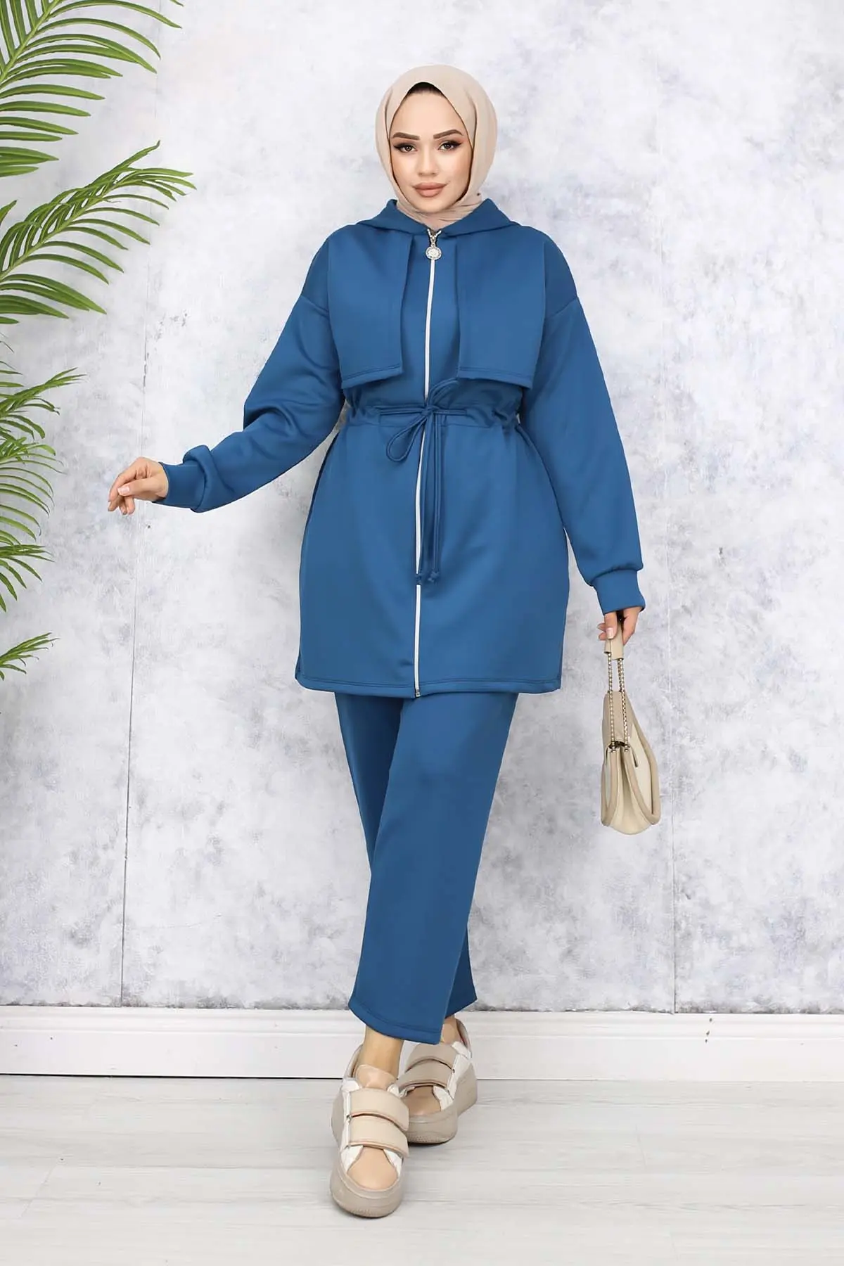 Scuba Double Suit With Collar Detail-detail