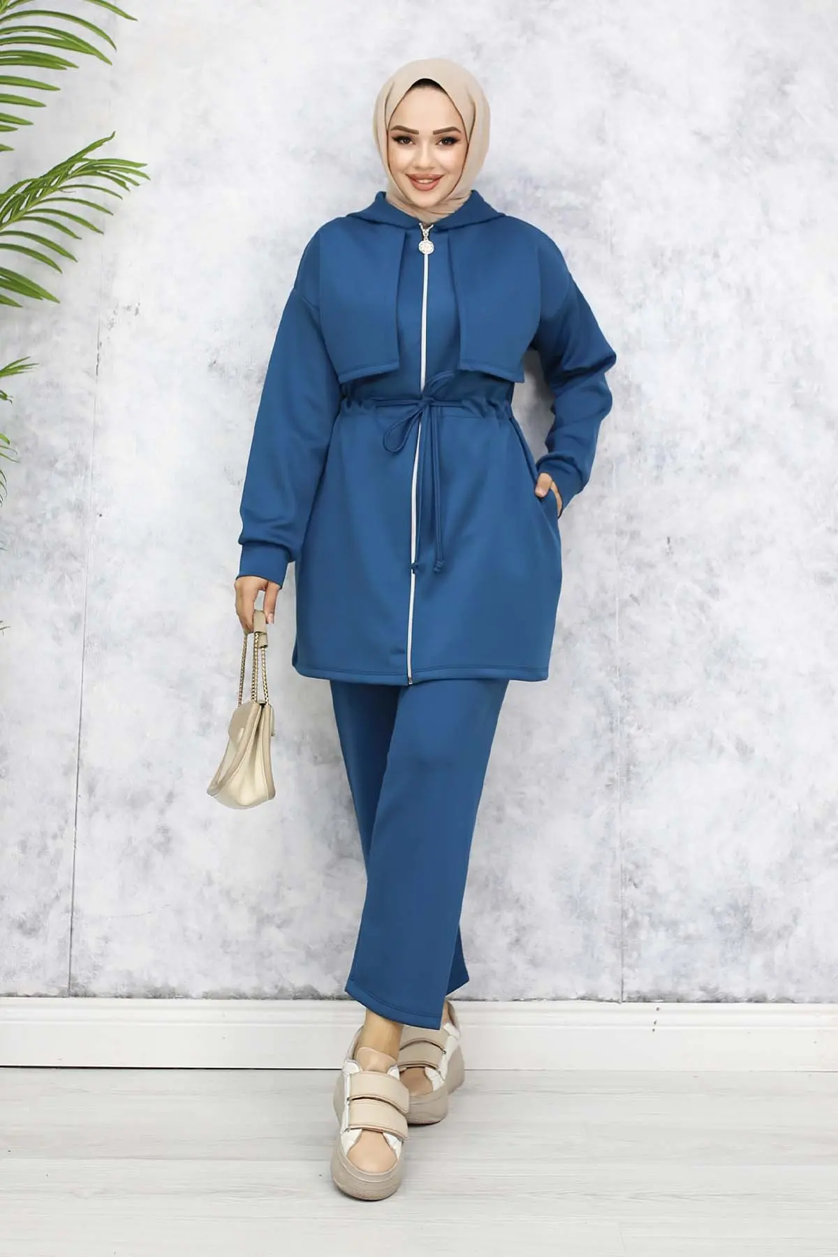 Scuba Double Suit With Collar Detail-detail