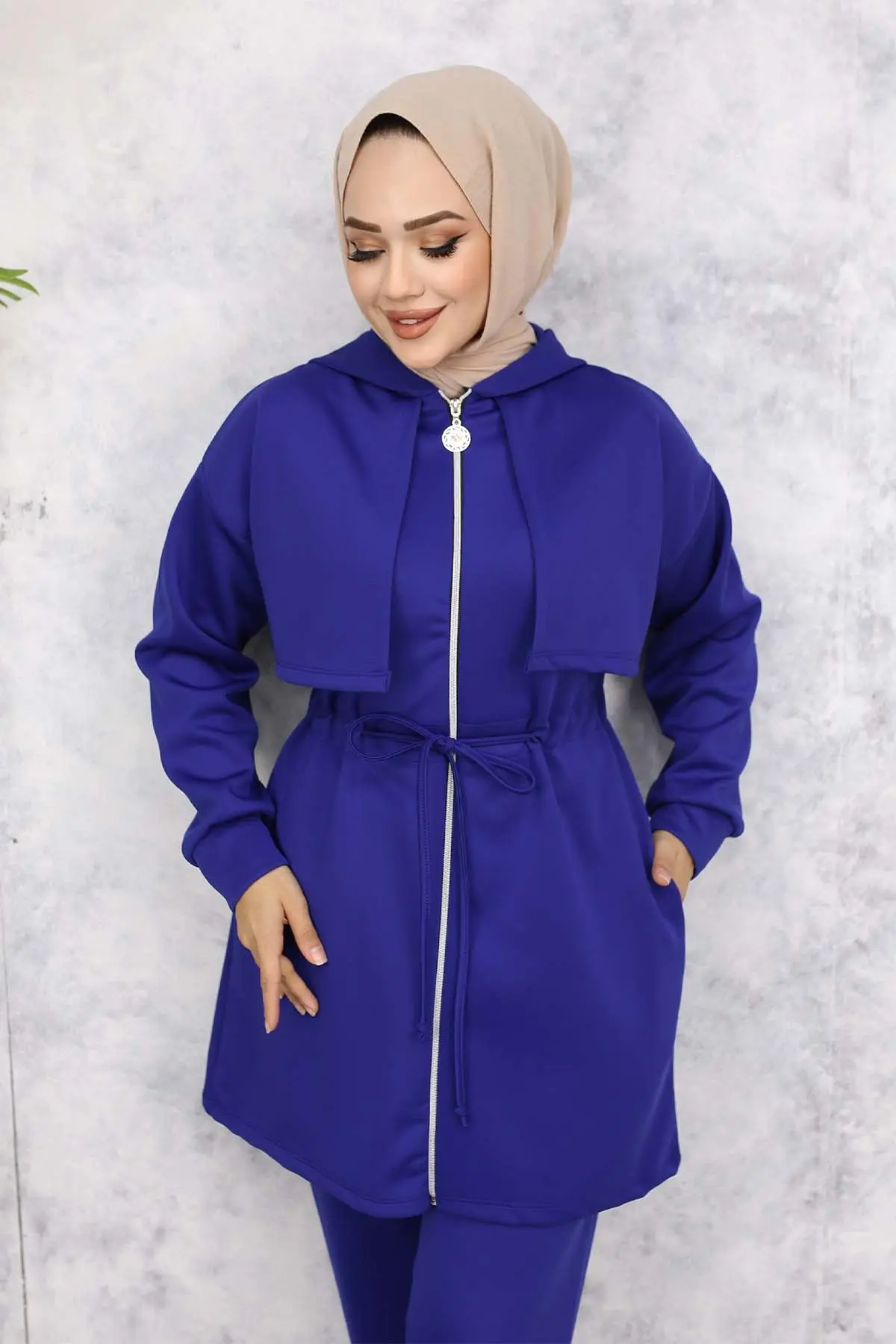 Scuba Double Suit With Collar Detail-detail