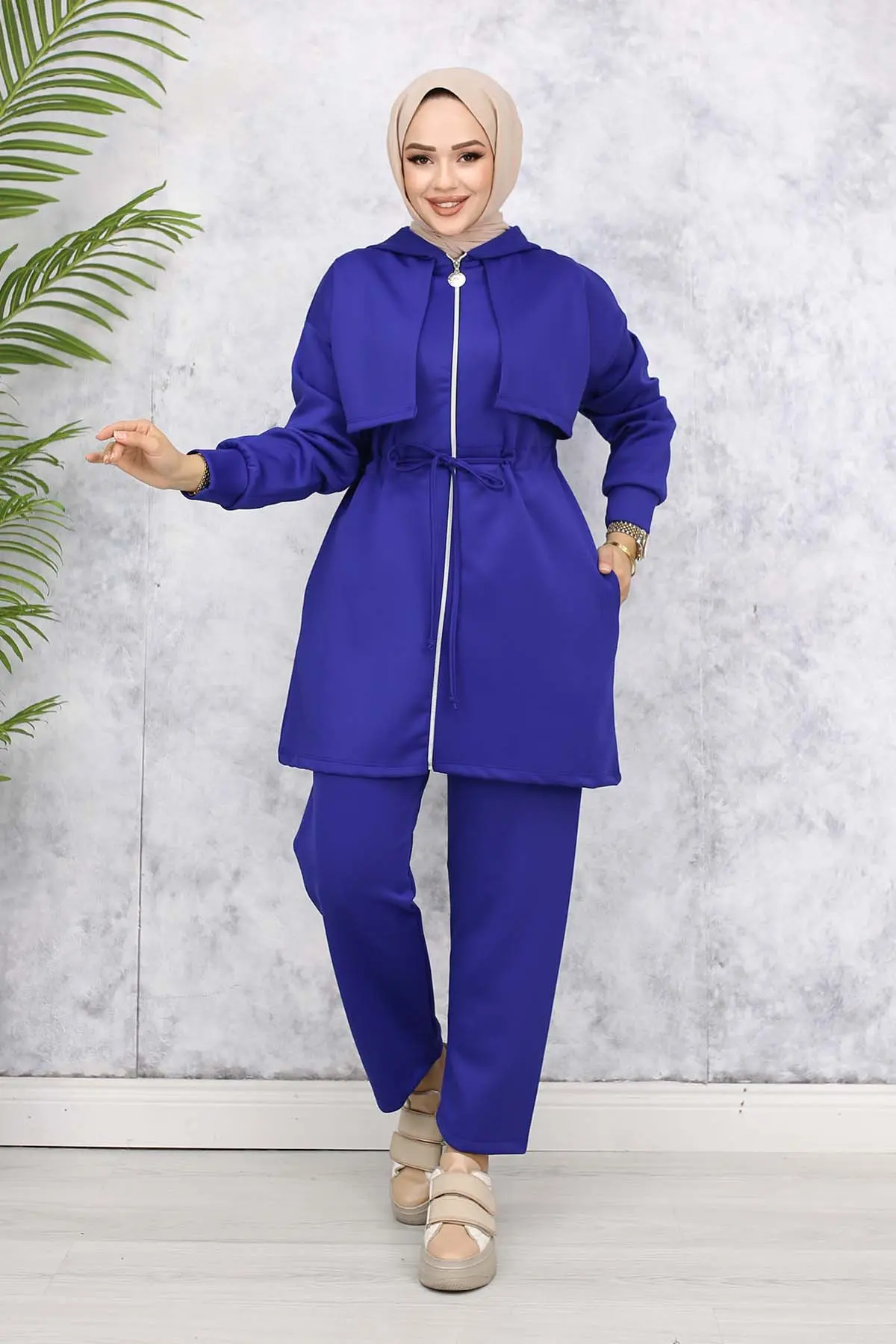 Scuba Double Suit With Collar Detail-detail