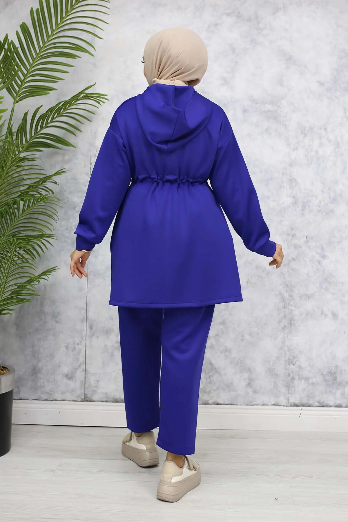 Scuba Double Suit With Collar Detail-detail