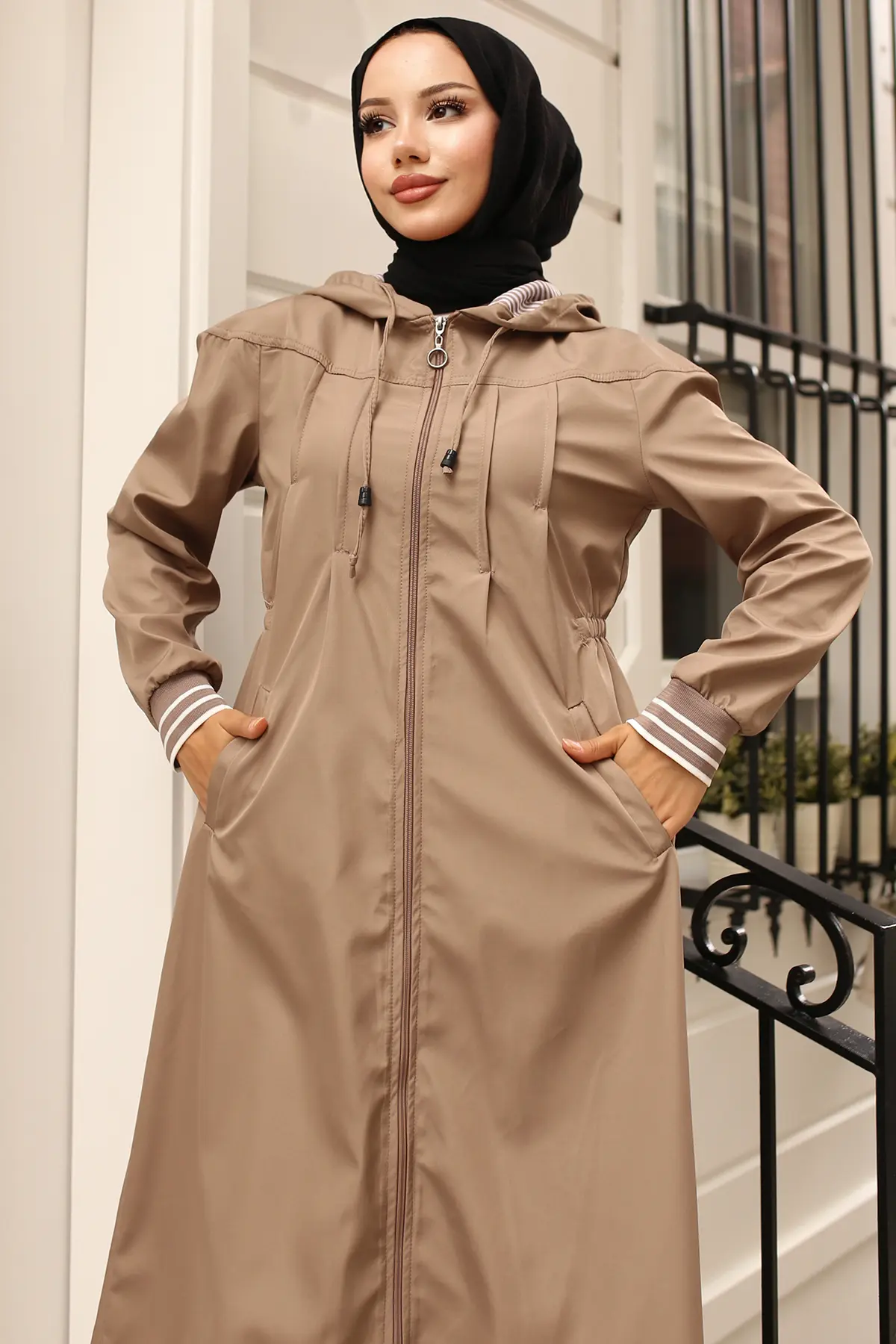 Seasonal Hooded Trenchcoat-detail