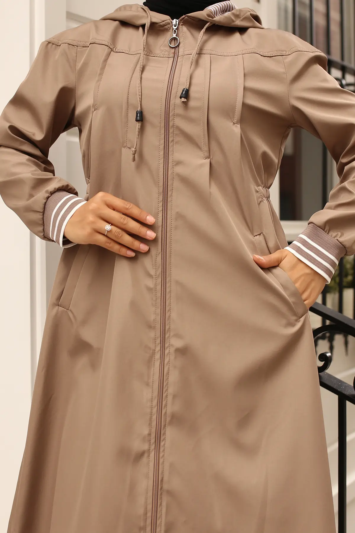 Seasonal Hooded Trenchcoat-detail